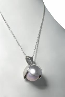 Klára Bílá Jewellery Dámský Perlový Náhrdelník Bowpearls S Květem Stříbro 925/1000, Barva Perly: Bílá