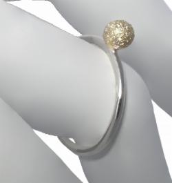 Klára Bílá Jewellery Dámský Stříbrný Minimalistický Prsten Luna Se Zlatou Kuličkou 41 (13,0mm)
